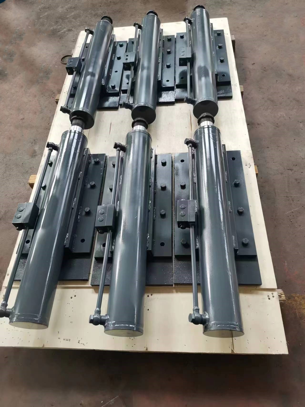 內(nèi)蒙古新禹水利水電定制油缸(圖1) b672b17f7769613e1a9b5a1a7855f7c_副本.jpg